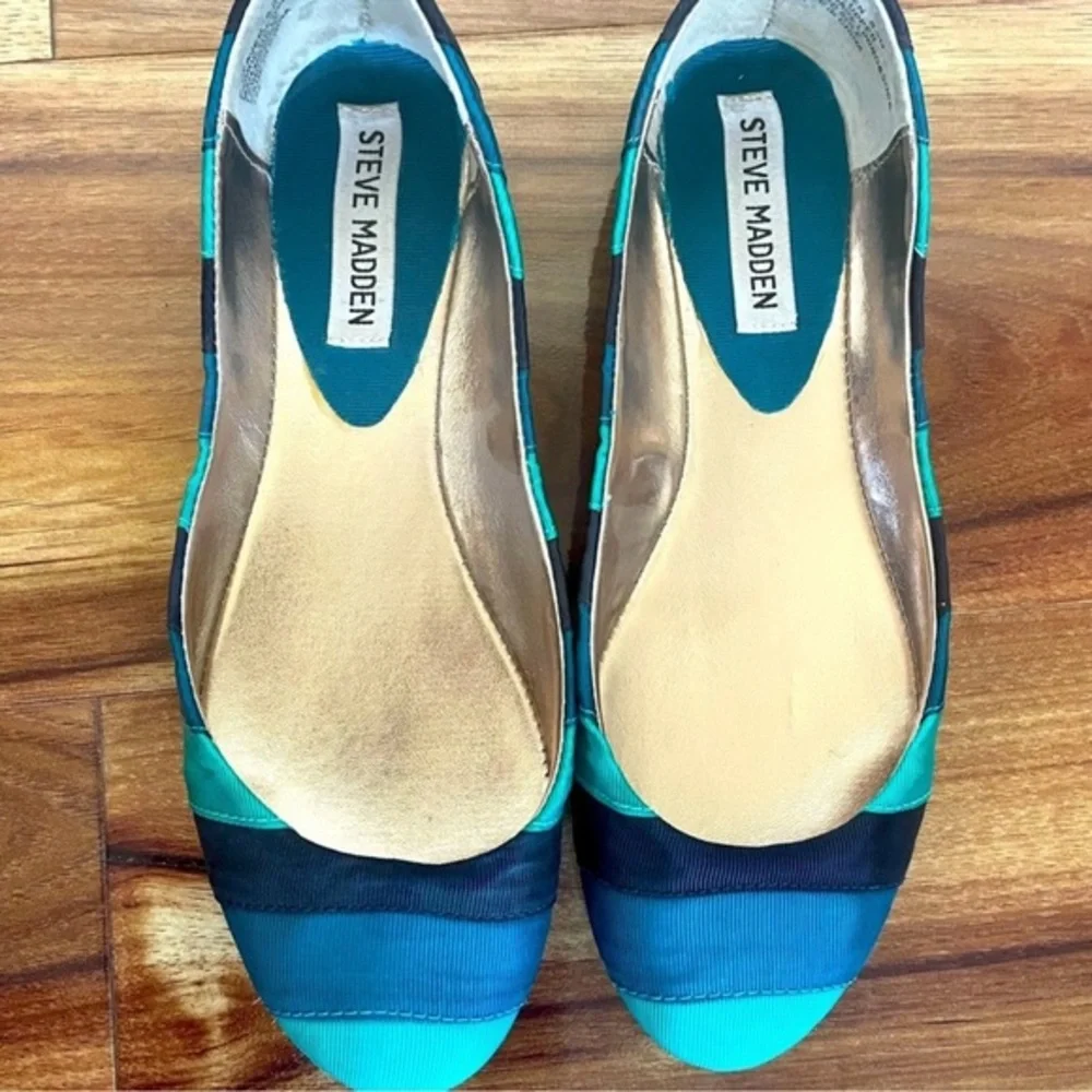Steve Madden Blue and Green Flats with Glossy Finish